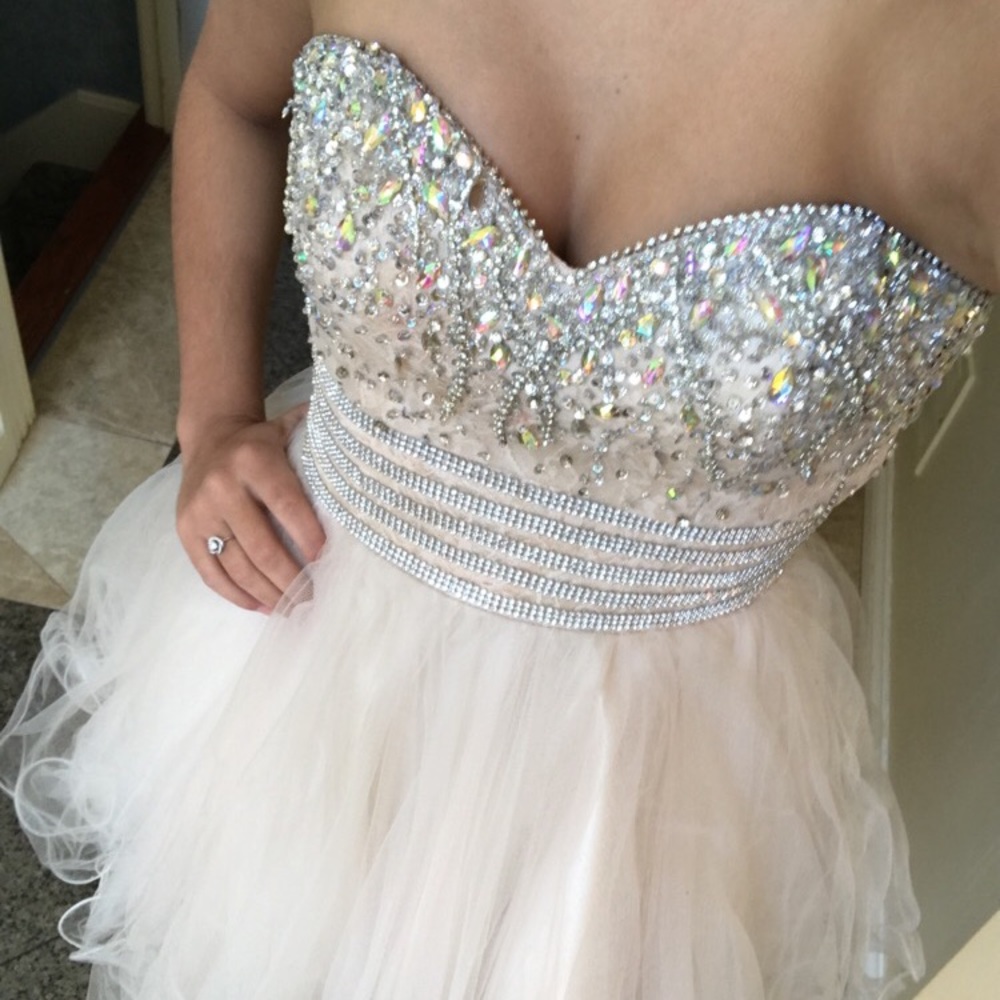 Cream/off-white cocktail dress